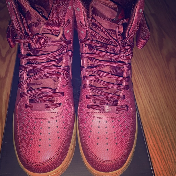 maroon af1